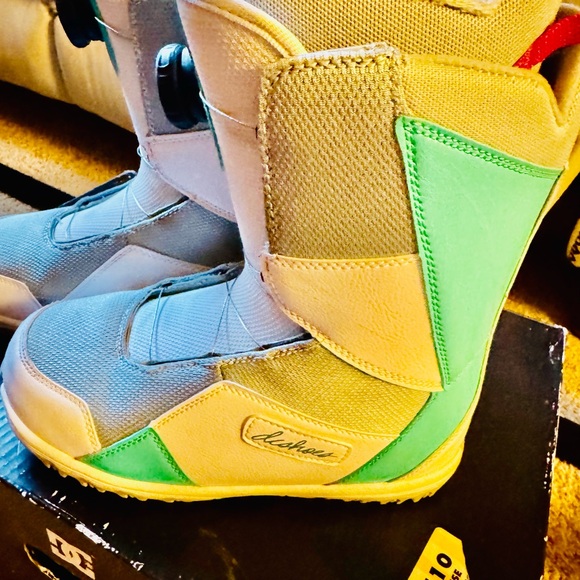 Women’s DC Snowboarding Boots in Mint Green & White - Picture 3 of 6